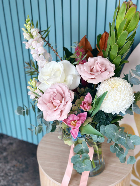 SATURDAY Blooms Delivered - SATURDAY