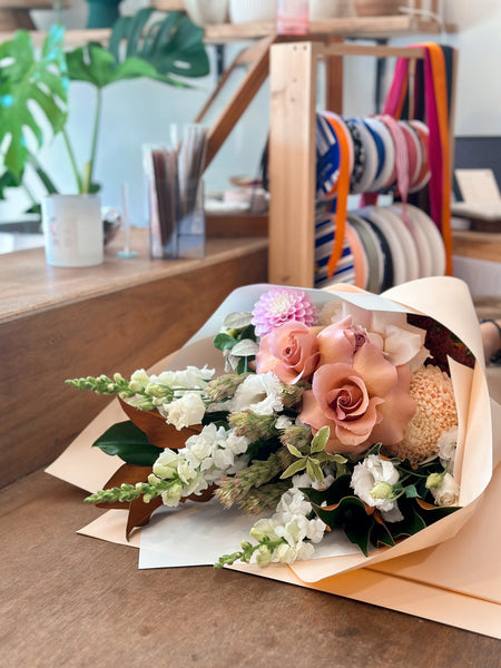 SATURDAY Blooms Delivered - SATURDAY