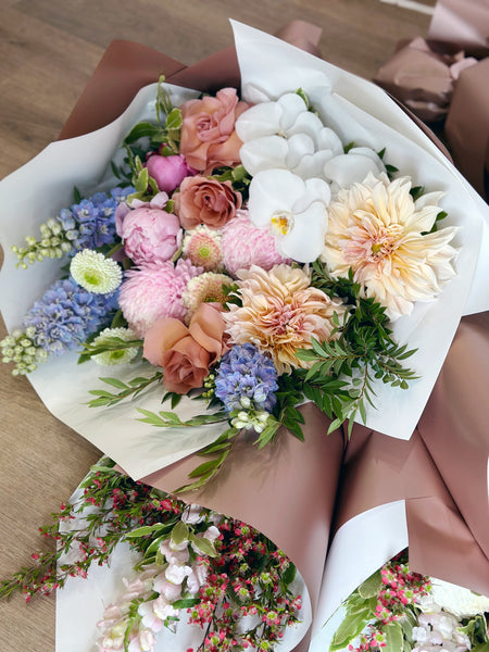 Friday Blooms Delivered - FRIDAY